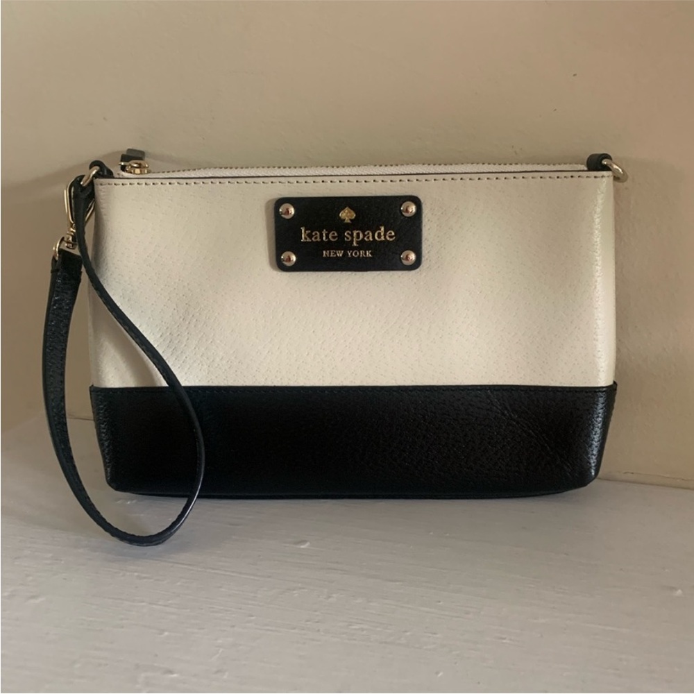 LIKE NEW Kate Spade New York Black and Cream Wristlet CAN BE A HAND BAG AS WELL